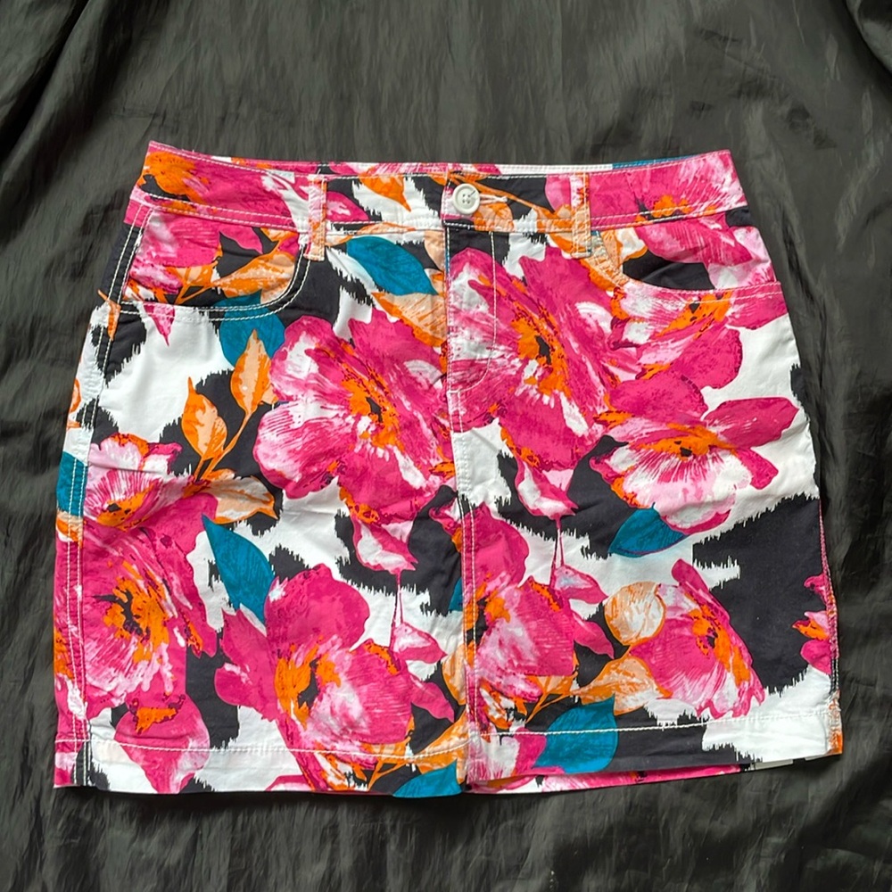 St John’s Bay pink cotton floral skort size 8